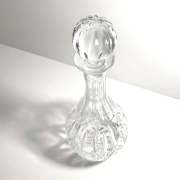 Vintage Crystal Decanter (1973) - Picture 3 of 7